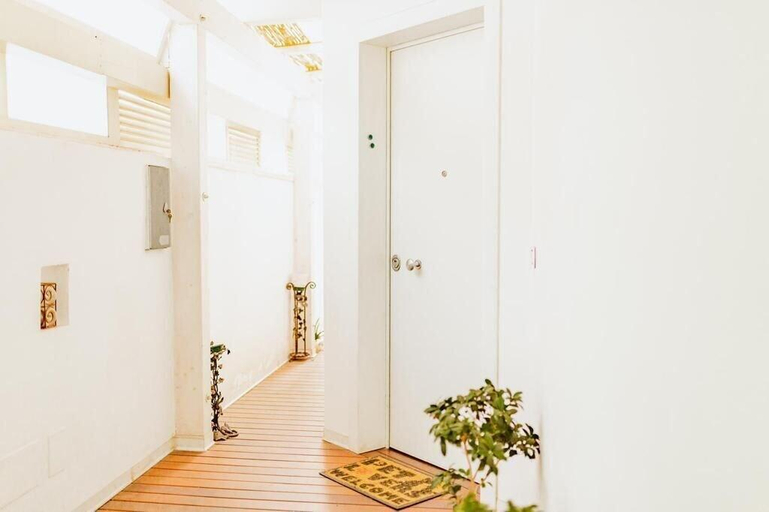 Public Area, Interno 3, Bari