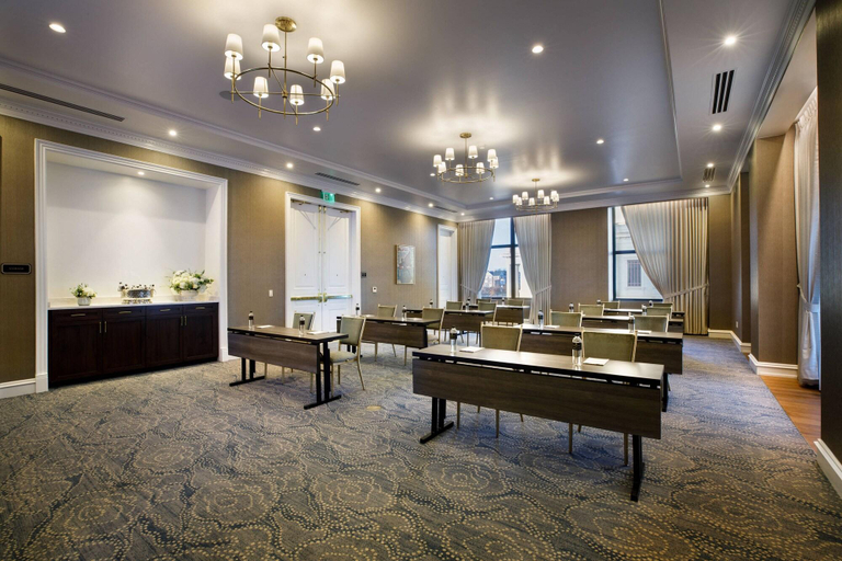 Public Area 3, Hotel Carmichael, Autograph Collection, Hamilton