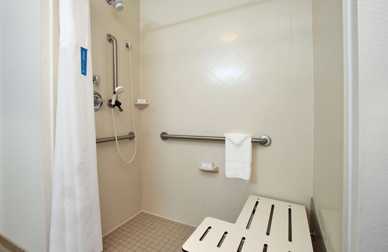 Bathroom 4, Hampton Inn Winfield, Marion