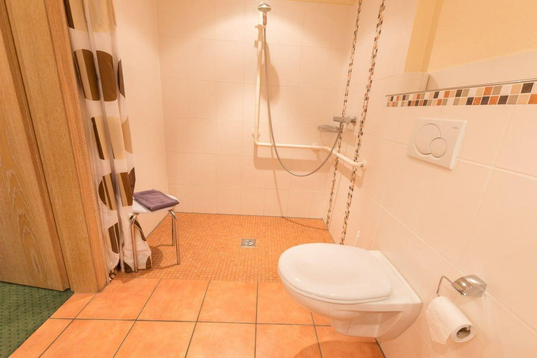 Bathroom 4, Schützenhof Ahlerstedt, Stade