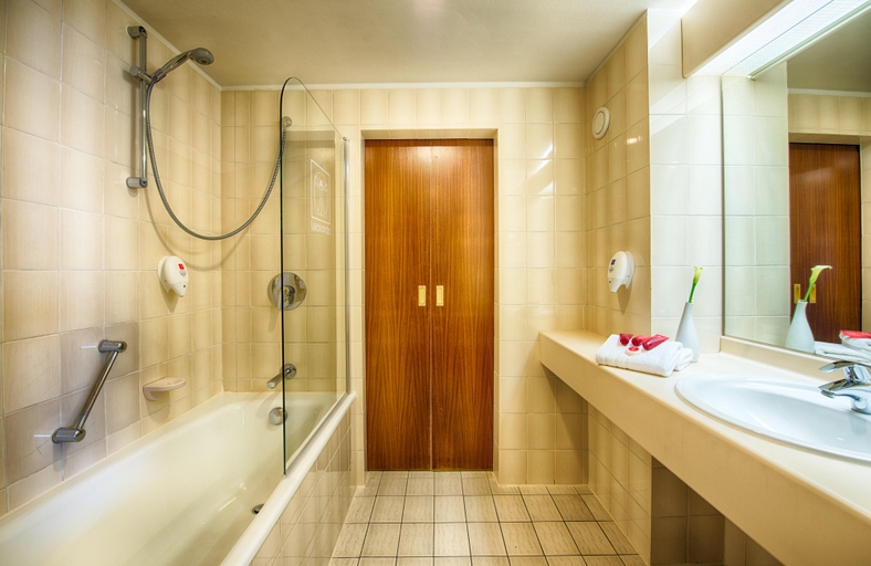 Bathroom 4, Leonardo Hotel Hamburg-Stillhorn, Hamburg