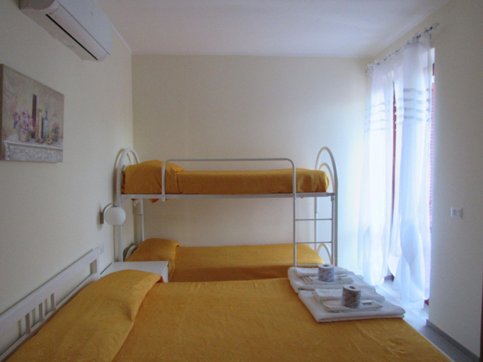 Bedroom 3, Hotel Santa Rosalia, Salerno