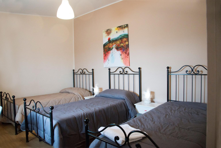 Bedroom 2, B&B Caffelletto-Papardo-Sperone, Messina
