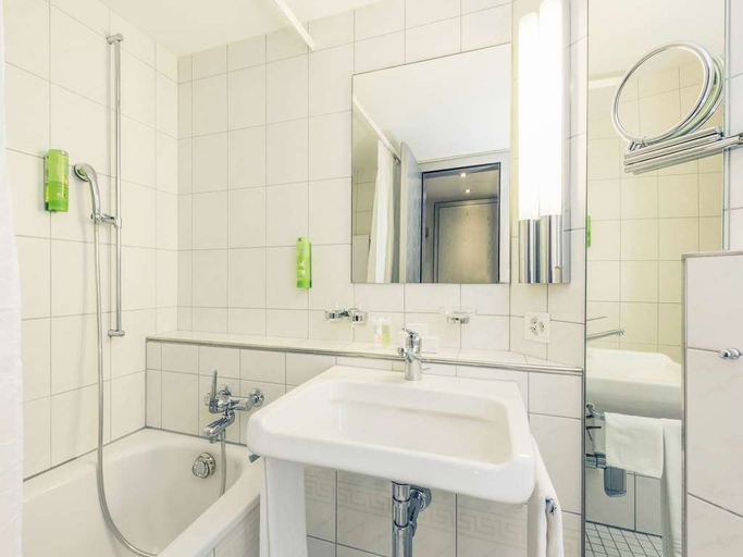 Bathroom 4, Mercure Lenzburg Krone, Lenzburg