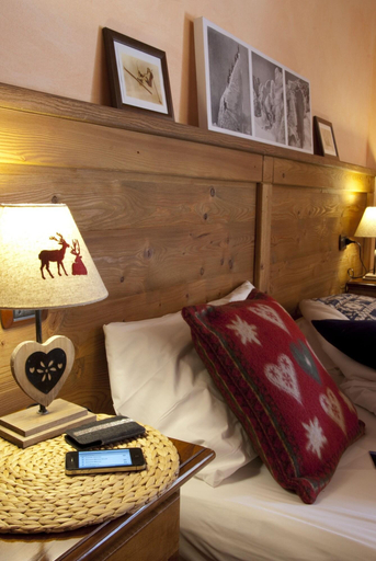 Bedroom 4, Miramonti, Aosta