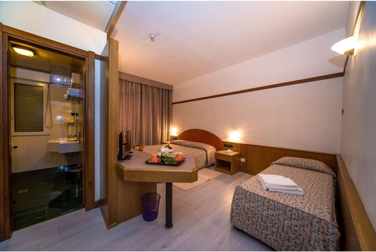 Bedroom 3, New Petit Hotel, Olbia-Tempio
