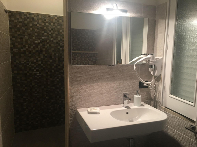 Bathroom 4, Fiori di Lava, Catania