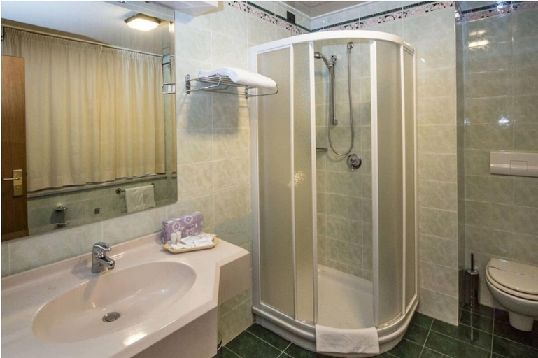 Bathroom 4, New Petit Hotel, Olbia-Tempio