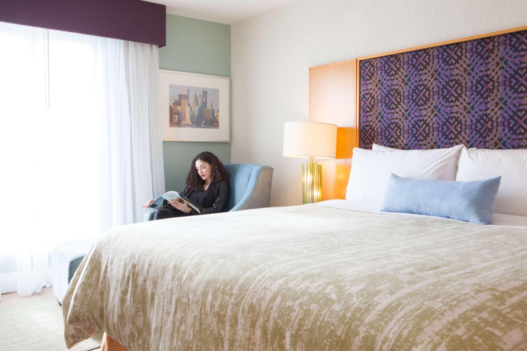 Bedroom 3, Best Western Premier Toronto Airport Carlingview, Toronto