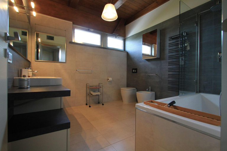 Bathroom 5, Casale delle Ronde B&B, Latina