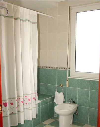 Bathroom 4, Hotel Avenida III, León