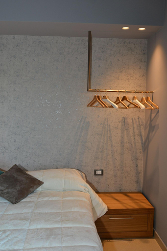 Others 4, Un B&B al Belvedere, Enna