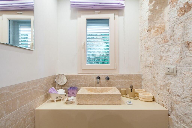 Bathroom 5, B&B Antico Ulivo, Bari