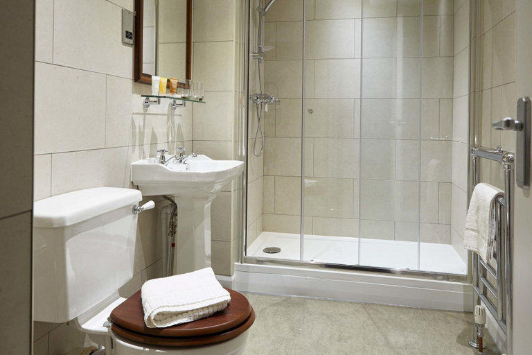 Bathroom, The Golden Pheasant, Cheshire West and Chester