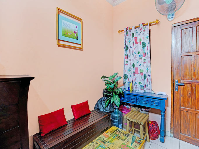Public Area 3, OYO 90234 Dhoho Family Guest House, Kediri