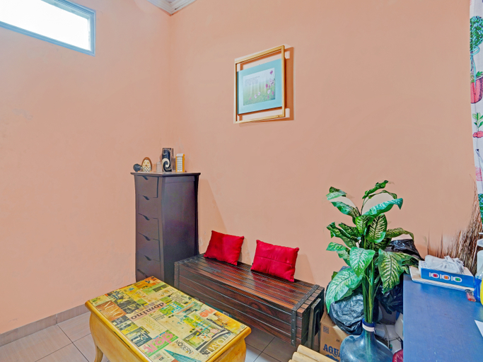 Others 4, OYO 90234 Dhoho Family Guest House, Kediri