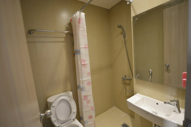 Bathroom 5, Studio10 @Elpis Kemayoran free Netflix & Disney+, Central Jakarta