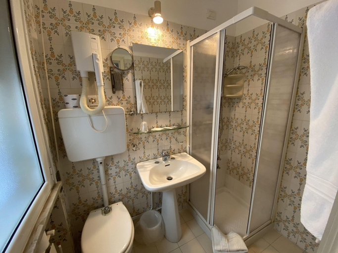 Bathroom 4, Hotel San Marco, Savona