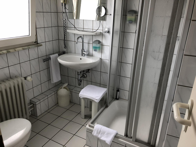 Bathroom 5, Hotel-Restaurant Reher Hof, Hagen