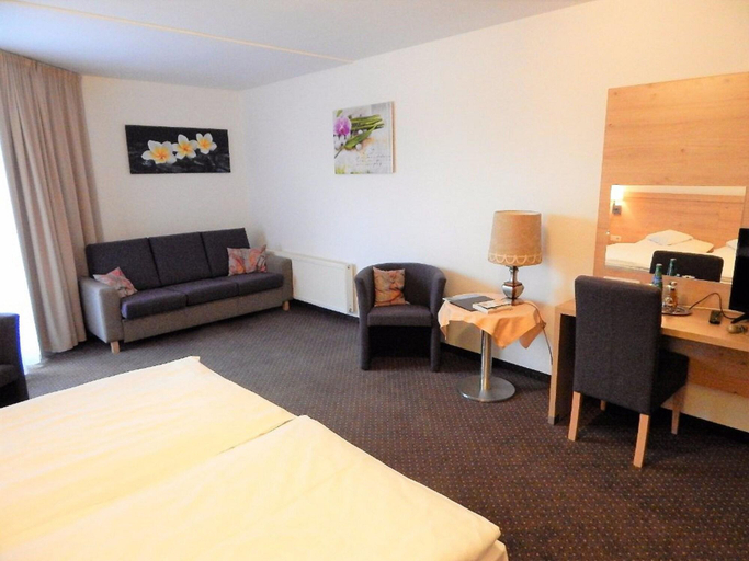 Bedroom 3, Land Gut Hotel Zum Alten Forsthaus, Düren