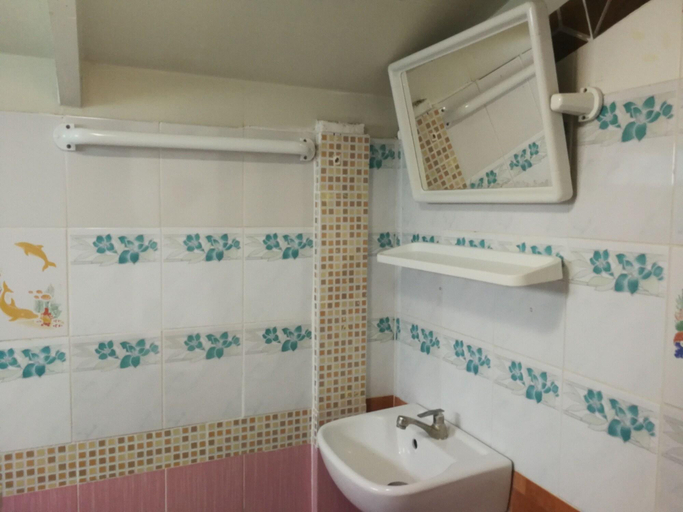 Bathroom 5, Bung Lung Resort, Phatthana Nikhom