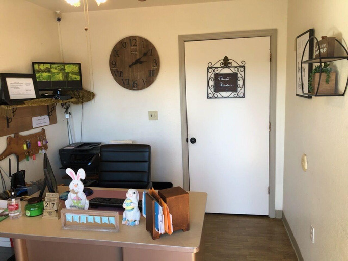 Public Area 2, Brownsville Motel, Yuba