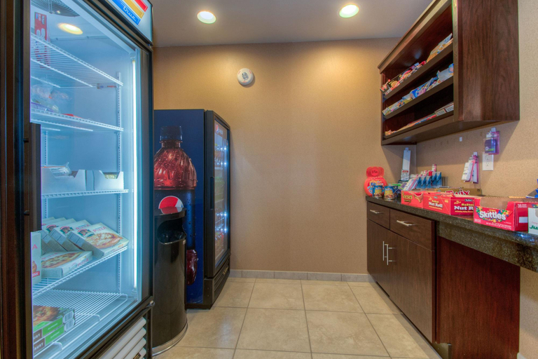 Food & Drinks 5, Cobblestone Inn & Suites - Wray, Yuma