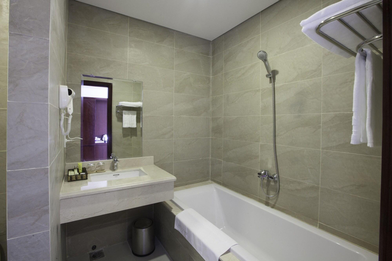 Bathroom 4, Khánh Linh Hotel, Pleiku