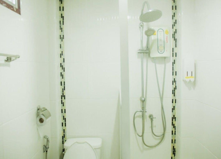 Bathroom 4, The Areaac, Hang Chat