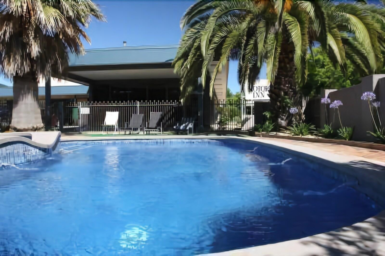 Sport & Beauty, Golden Leaf Motor Inn, Alpine- West