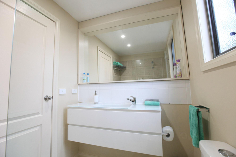 Bathroom 4, La Bella Vita, Golden Plains - South-East