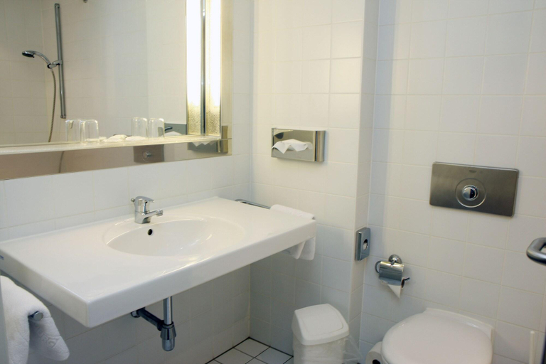 Bathroom 5, Stadthotel Oranienburg, Oberhavel