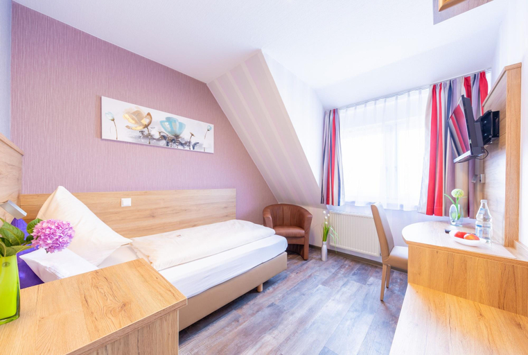 Bedroom 4, Hotel Reinhardtshof Garni, Esslingen