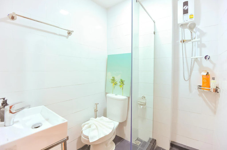 Bathroom 4, 7 Stays Pattaya Hotel (Formally 7 Days Premium Hotel Pattaya), Pattaya