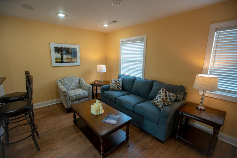 Public Area, Howard's Creek Inn, Greenbrier