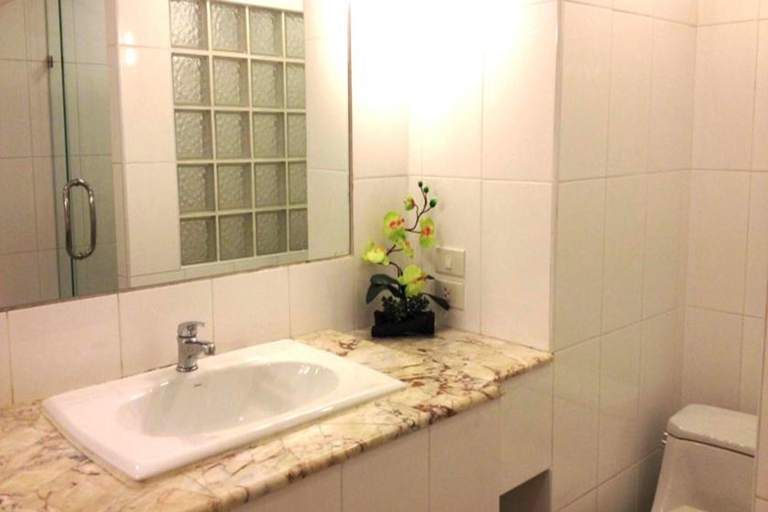 Bathroom 4, Raya Grand Hotel, Muang Nakhon Ratchasima