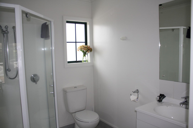 Bathroom 4, Kerry Lane Motel, South Taranaki