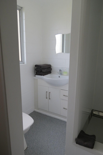 Bathroom 3, Culverden Court Motel, Hurunui