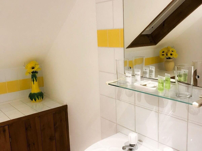 Bedroom 2, The Pear Tree Inn, Oxfordshire
