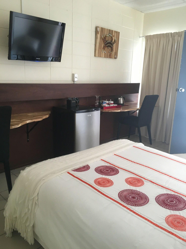 Bedroom 5, Black Marlin Motel, Johnstone