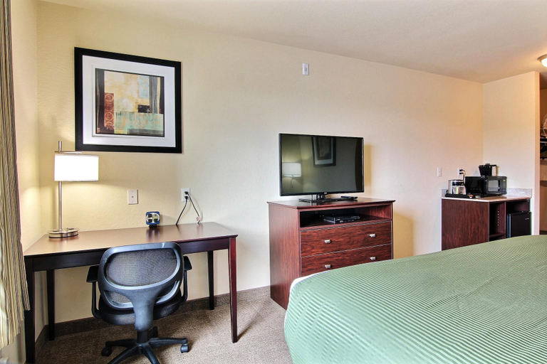 Bedroom 3, Cobblestone Hotel & Suites - Crookston, Polk