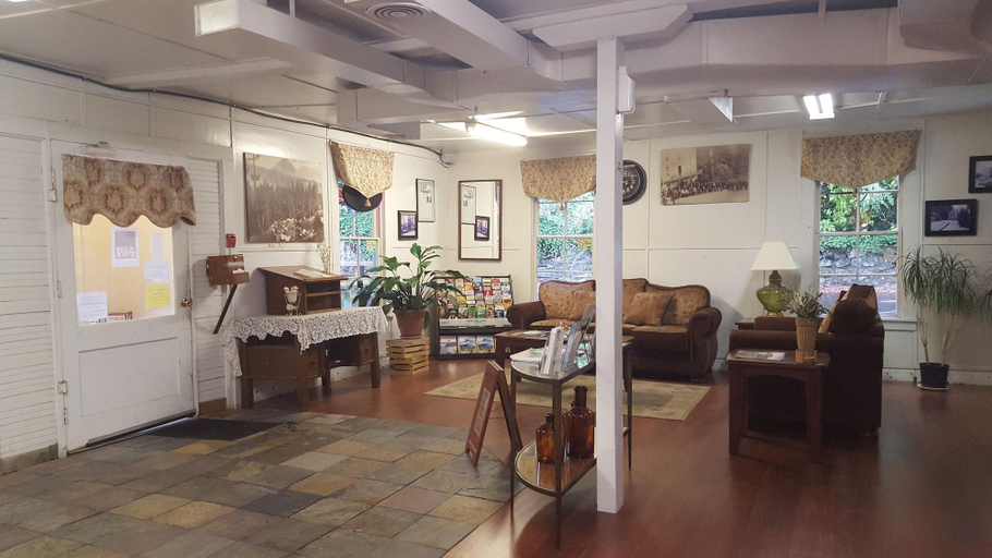 Public Area 2, Carson Hot Springs Resort, Skamania