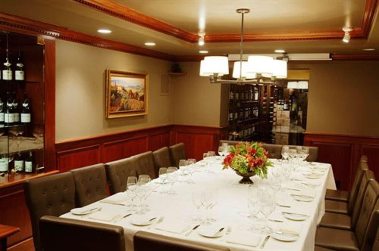 Food & Drinks 5, Crabtree's Kittle House Restaurant & Inn, Westchester