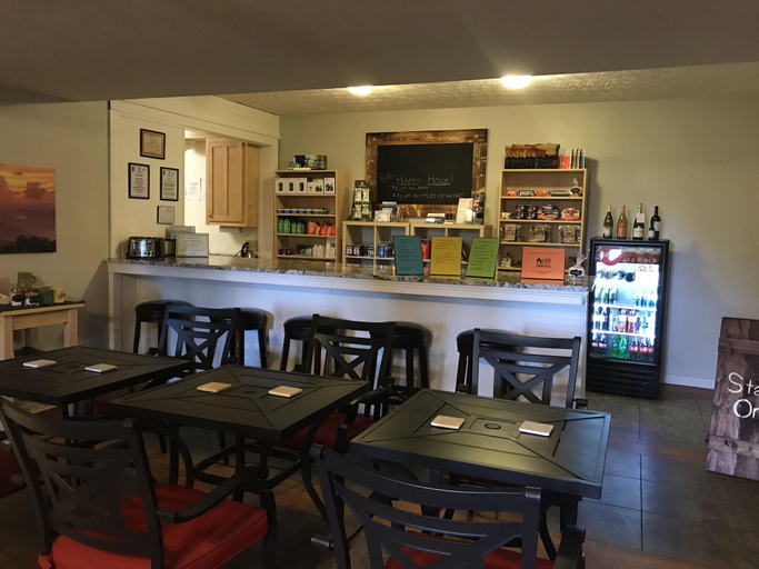 Public Area 2, Barefoot Hills, Lumpkin