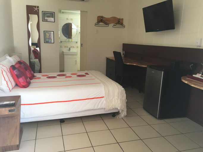 Bedroom 4, Black Marlin Motel, Johnstone