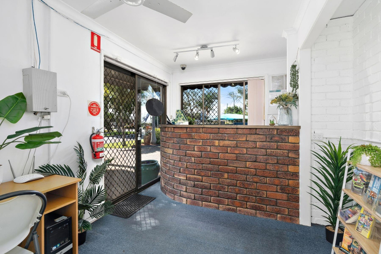 Public Area, Beachmere Palms Motel, Caboolture - East