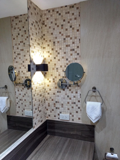 Bathroom 5, Solina Beach & Nature Resort, Carles