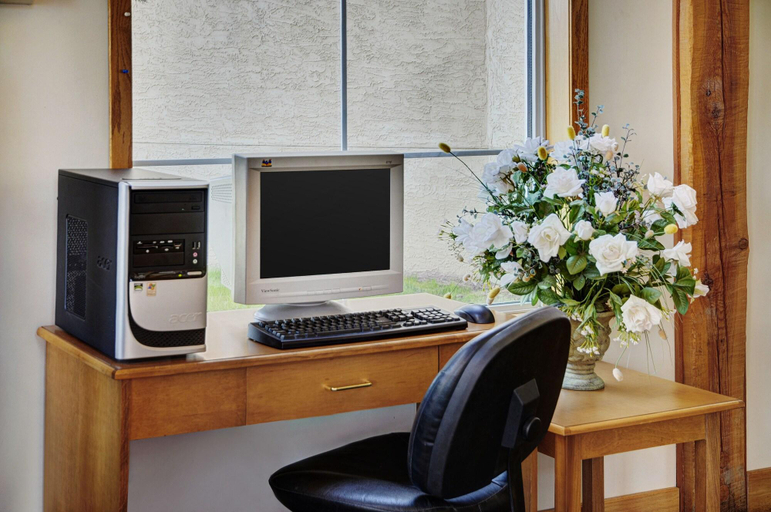 Public Area 2, Lakeview Inns & Suites - Okotoks, Division No. 6