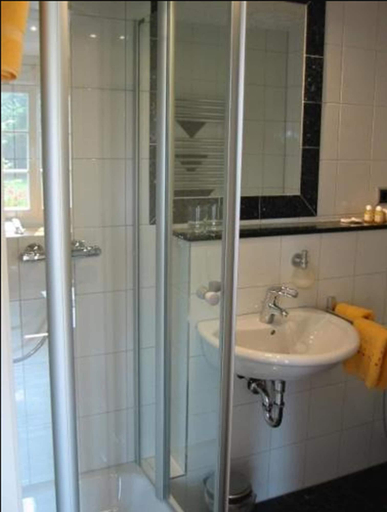 Bathroom 4, Hotel - Restaurant Wißkirchen, Rheinisch-Bergischer Kreis