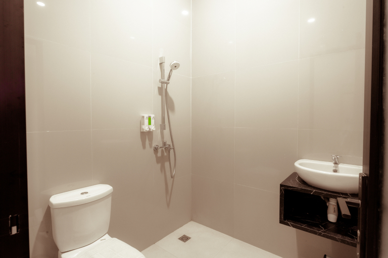 Bathroom 12